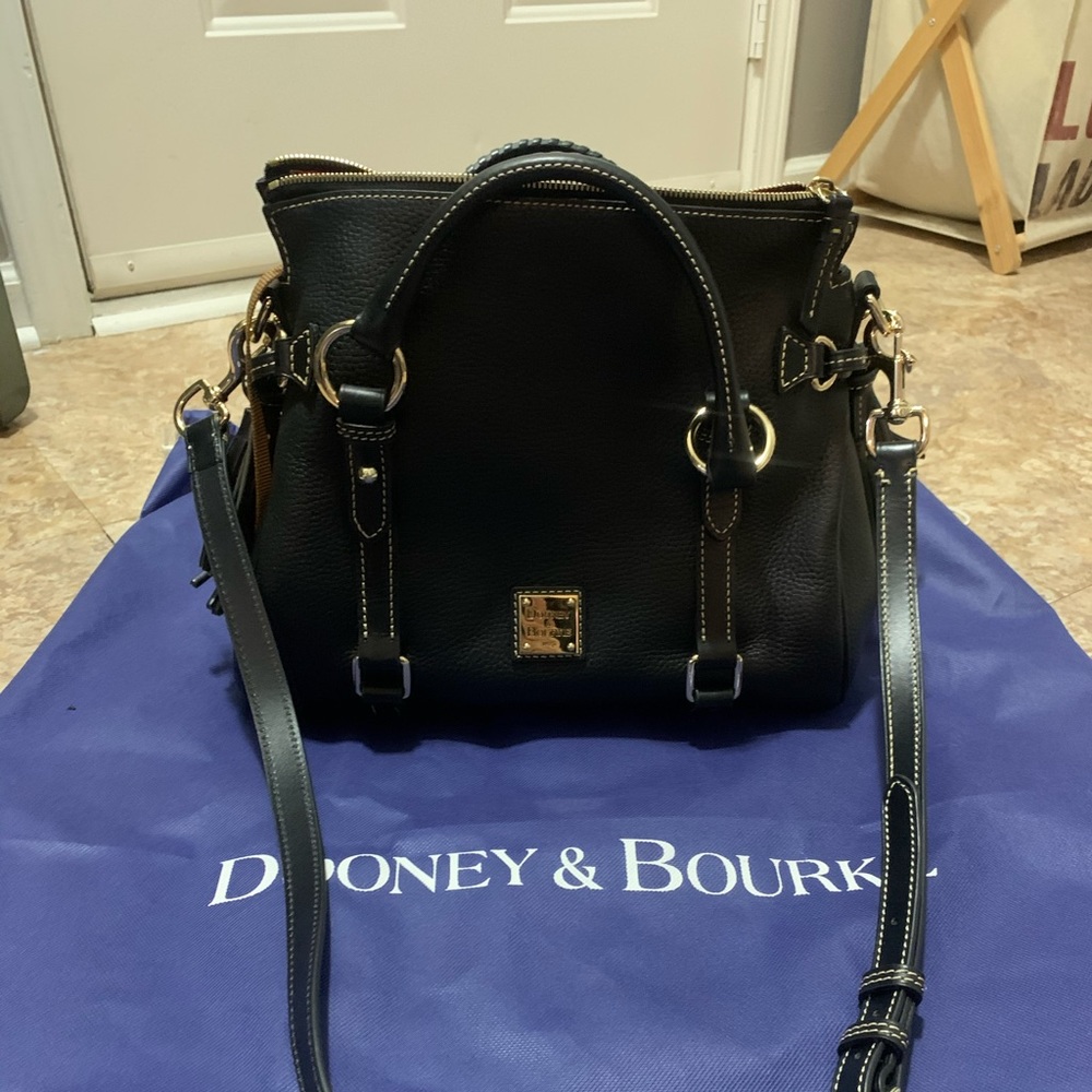 Dooney & Bourke pebble grain small satchel